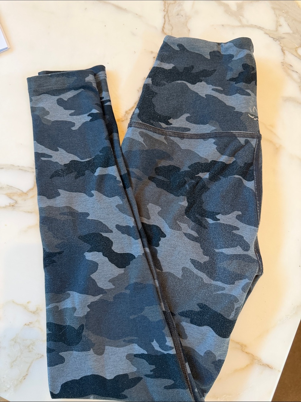 Beyond Yoga Women's Gray Camo High-Waist Leggings